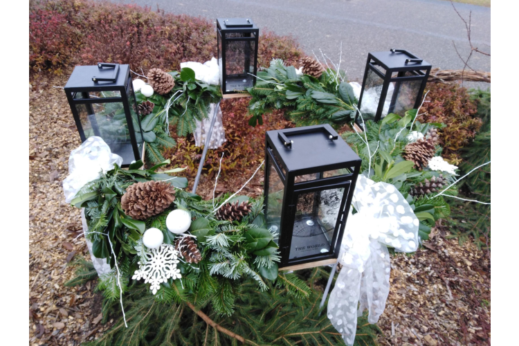 Adventní věnec na návsi - zapalování svíček
